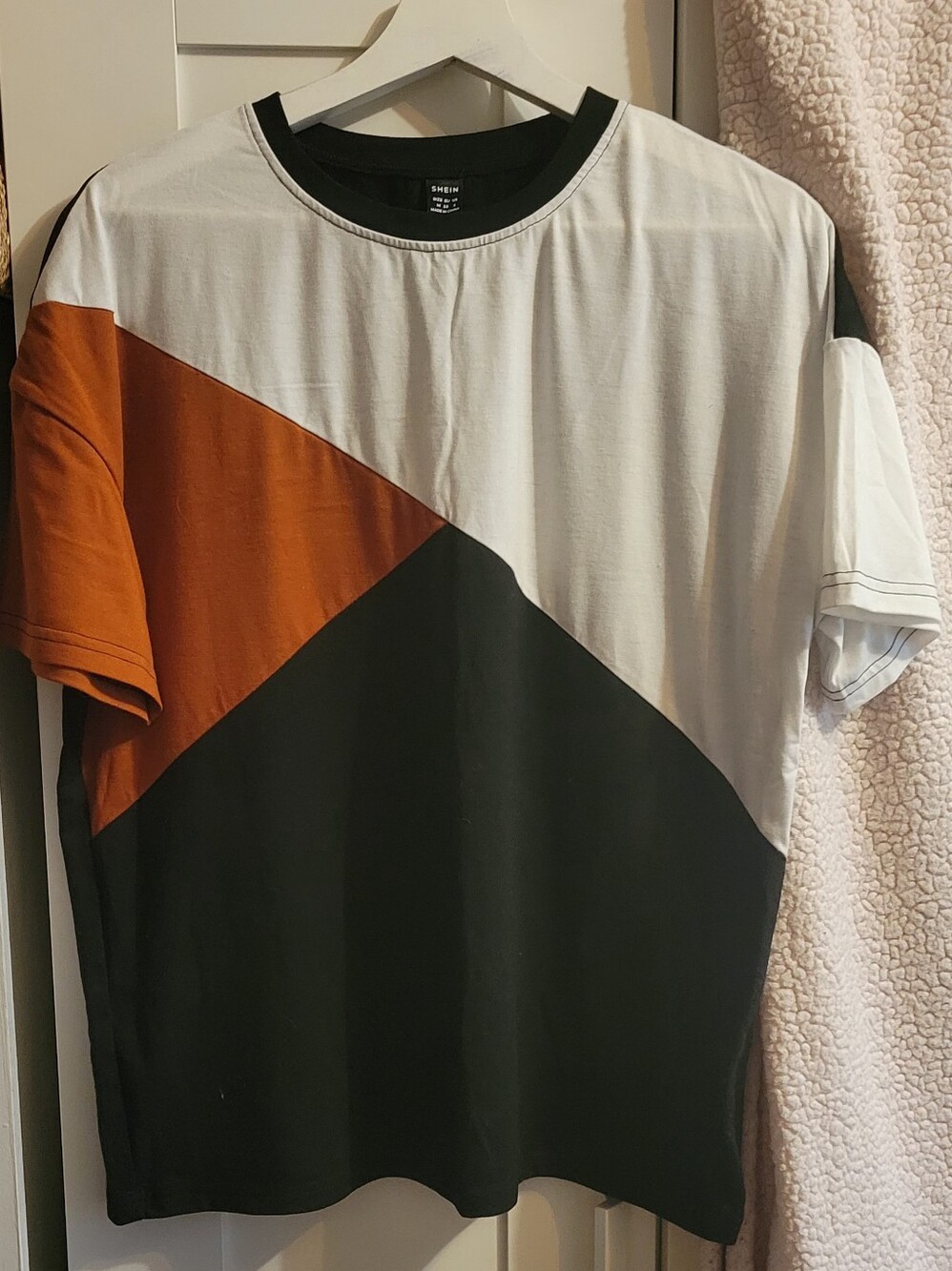 SHEIN Colorblock Short Sleeve Tee in White, Black & Rust